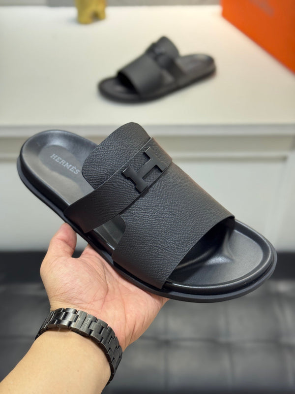 Pantofole con fibbia HM Oran H Noir in pelle di vacchetta nera 735255