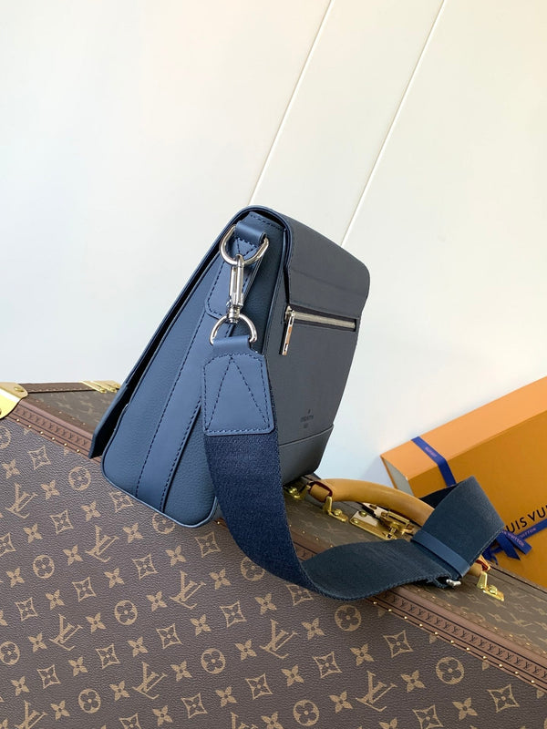LV Takeoff Messenger 28cm Navy Blue Cowhide