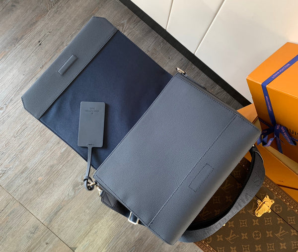LV Takeoff Messenger 28cm Navy Blue Cowhide