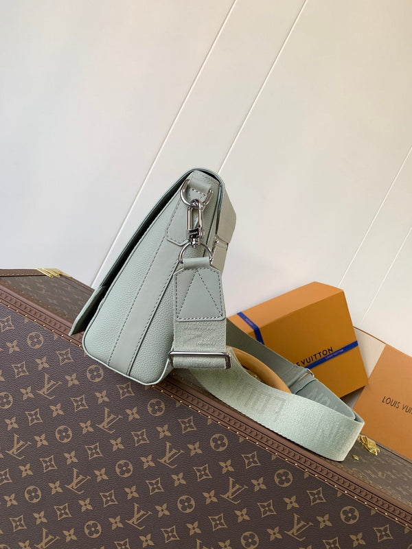 LV Takeoff Messenger 28cm Asphalt Gray Cowhide