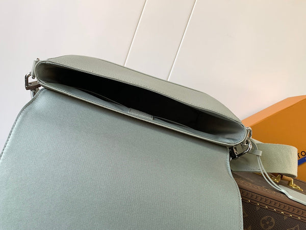 LV Takeoff Messenger 28cm Asphalt Gray Cowhide