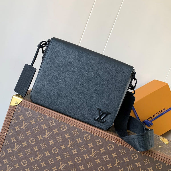LV Takeoff Messenger 28cm Black Cowhide