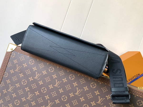 LV Takeoff Messenger 28cm Black Cowhide