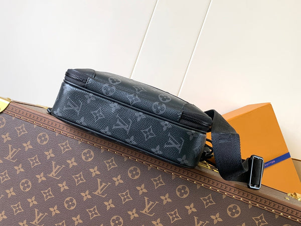 LV Alpha Messenger 24cm Black Monogram Eclipse Canvas