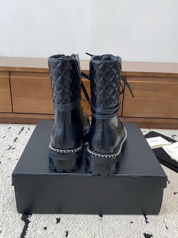 CC Ankle Boots Flat Quited Black Calfskin 529286