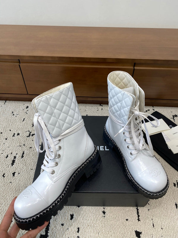 CC Ankle Boots Flat Quited White Calfskin 529287