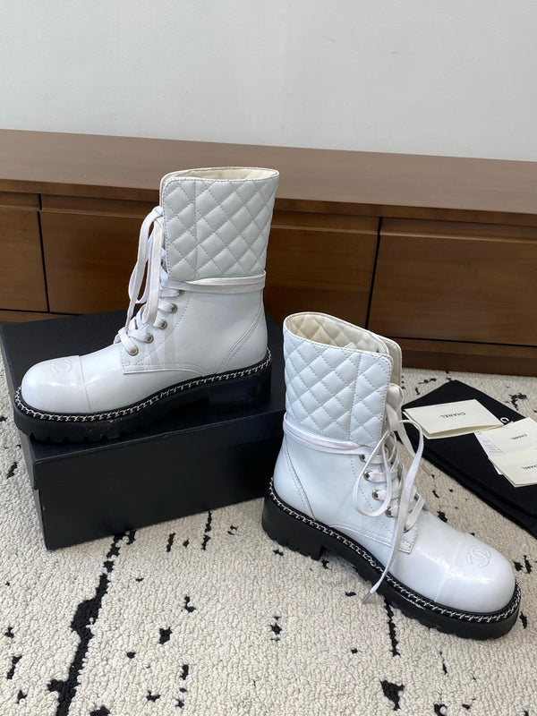 CC Ankle Boots Flat Quited White Calfskin 529287