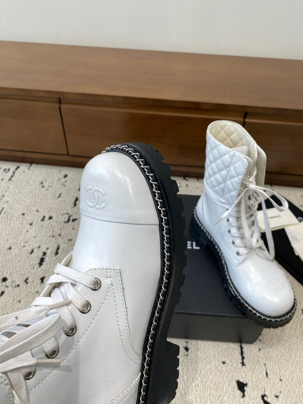 CC Ankle Boots Flat Quited White Calfskin 529287