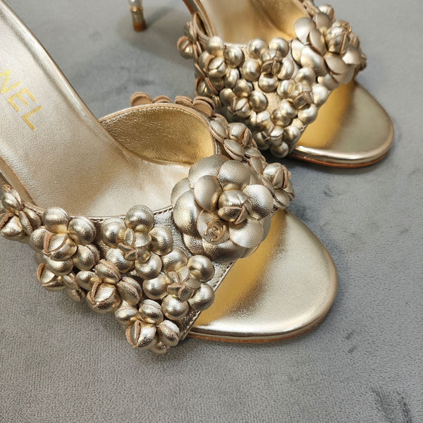 mule sandal 80 gold metalic calfskin flower