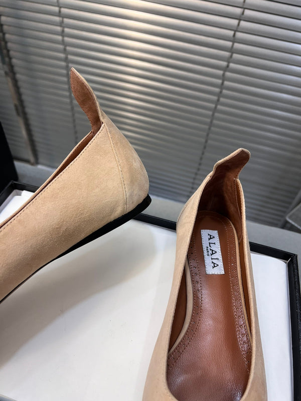 ALAIA PUMP 1 CM IN BEIGE SUEDE MIX BLACK CALFSKIN