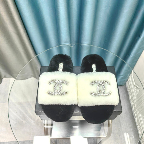 CC Slippers White Mix Black With Logo Fleece