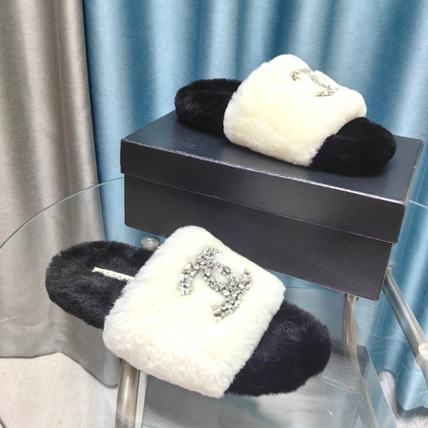 CC Slippers White Mix Black With Logo Fleece