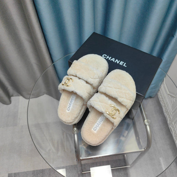 CC Slippers White Pattern Fleece Wool