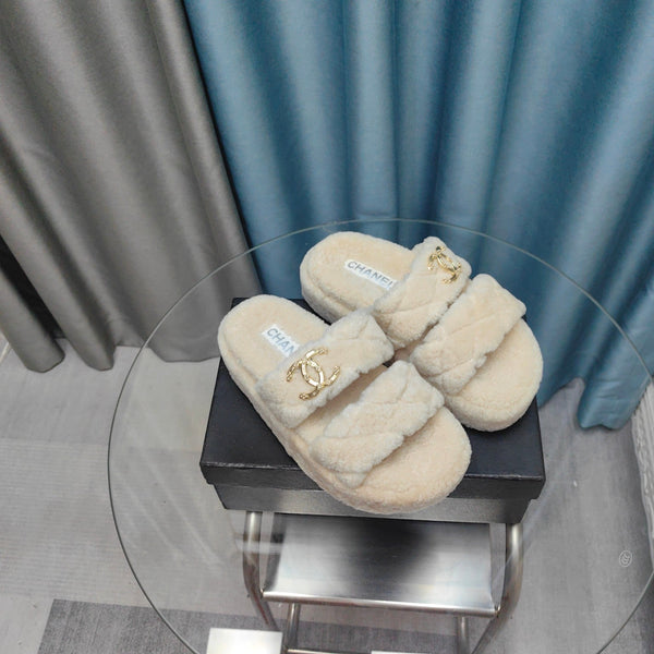 CC Slippers White Pattern Fleece Wool