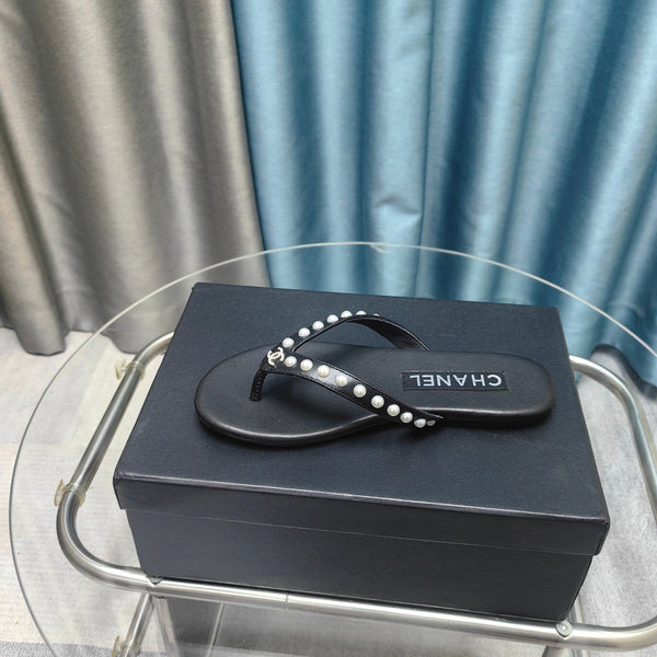 CC Thong Black Calfskin Pearl