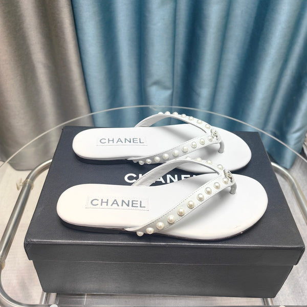 CC Thong White Calfskin Pearl