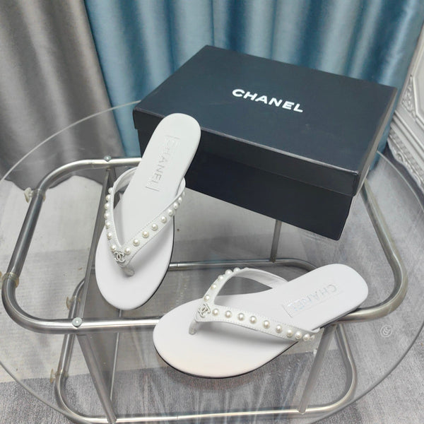 CC Thong White Calfskin Pearl