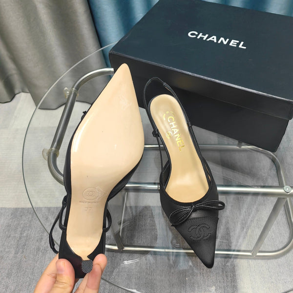 Slingback 50 in pelle di vitello nera con punta affilata