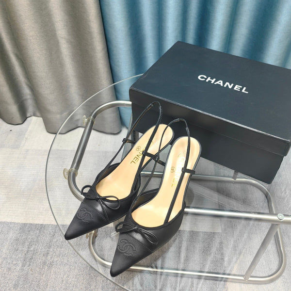 Slingback 50 in pelle di vitello nera con punta affilata