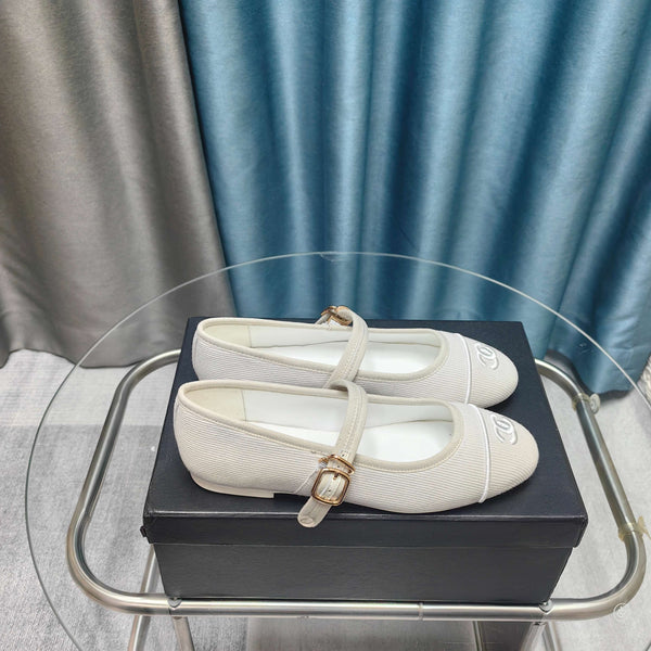 Tessuto crema Marry Janes CC 25C