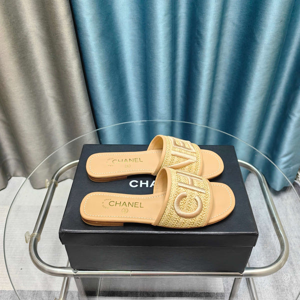 CC 25 Mule Rafia Grande Logo