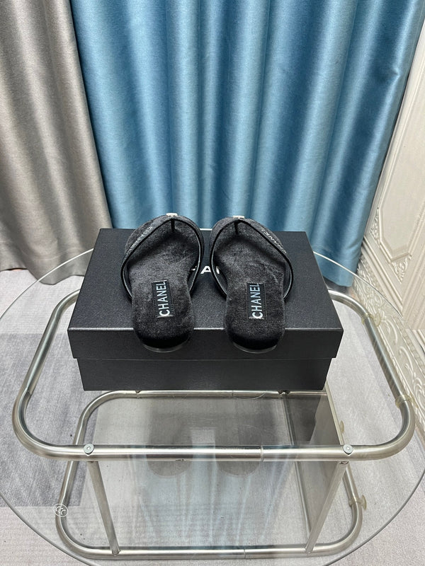 CC 25 Thong Sandal Black Velvet Diamond