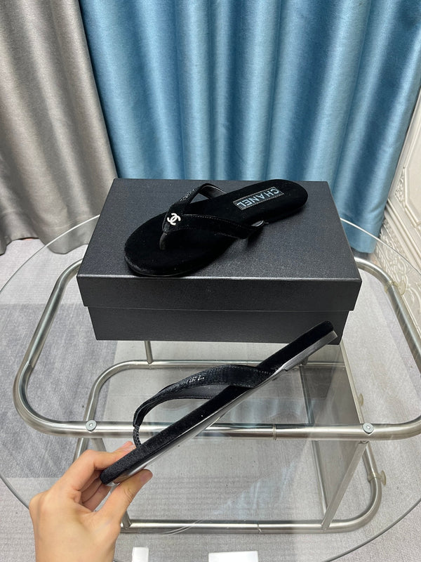 CC 25 Thong Sandal Black Velvet Diamond