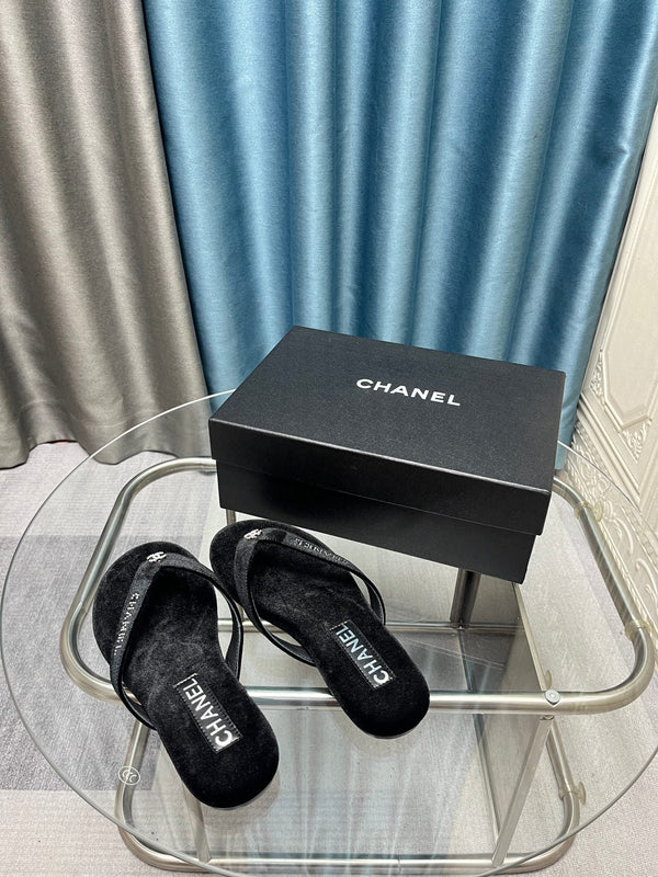 CC 25 Thong Sandal Black Velvet Diamond