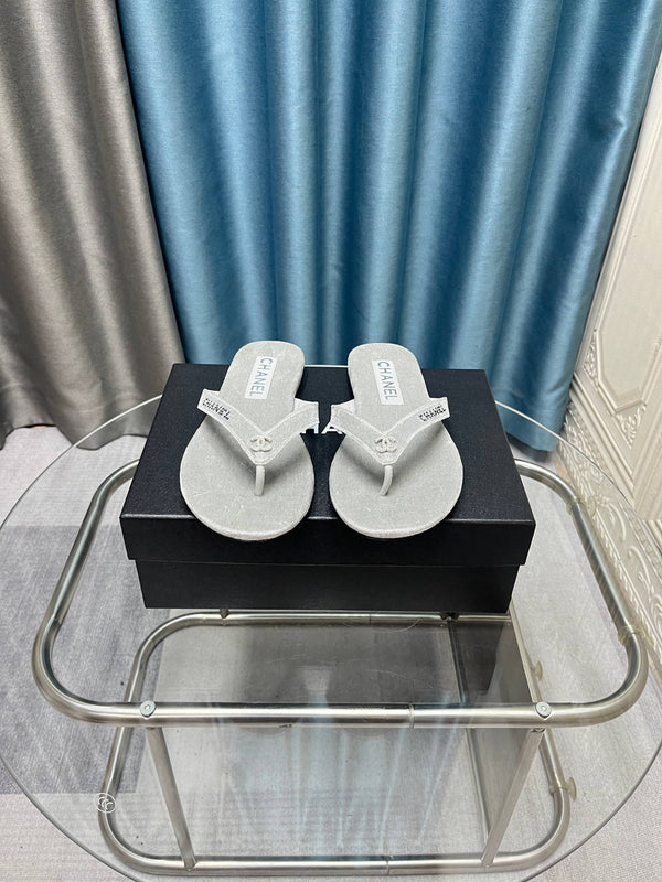 CC 25 Thong Sandal Grey Velvet Diamond