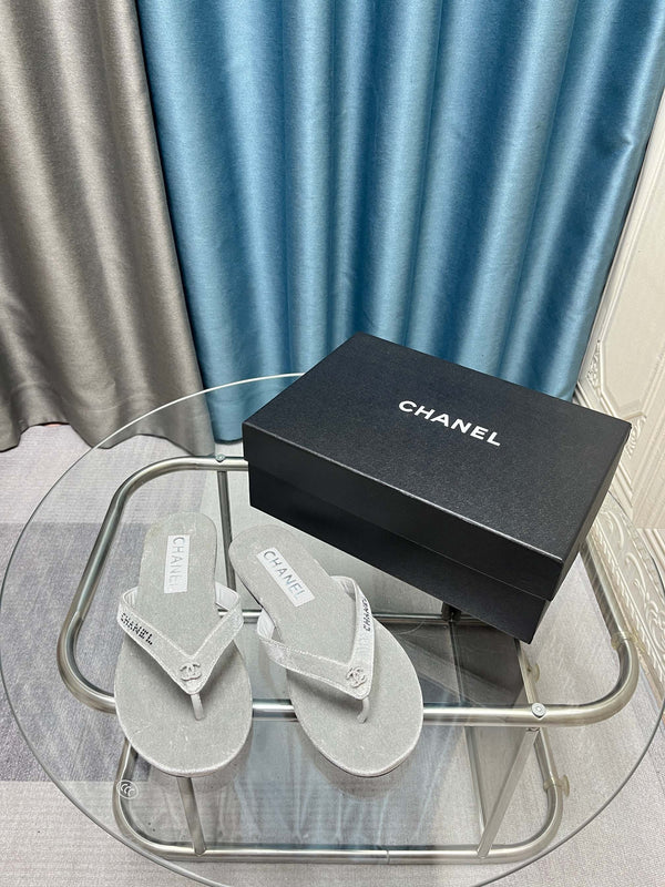 CC 25 Thong Sandal Grey Velvet Diamond