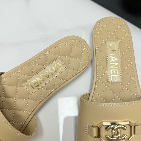 Sandali con muli CC 25 in pelle di pecora beige 368800