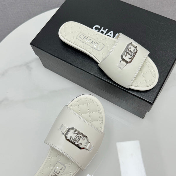 Sandali con muli CC 25 in pelle di pecora bianca 368801