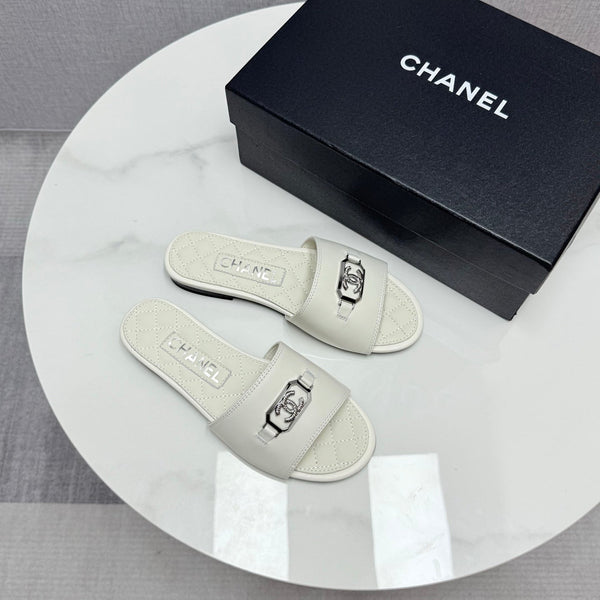 Sandali con muli CC 25 in pelle di pecora bianca 368801