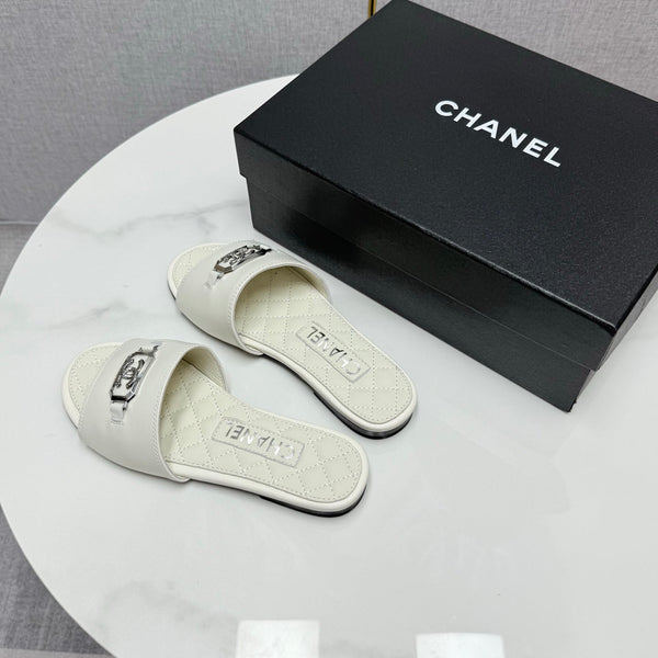 Sandali con muli CC 25 in pelle di pecora bianca 368801