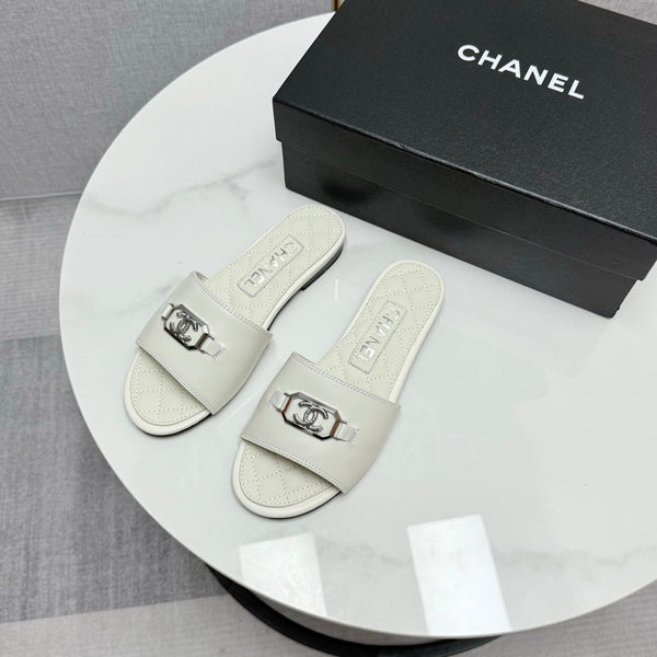 Sandali con muli CC 25 in pelle di pecora bianca 368801