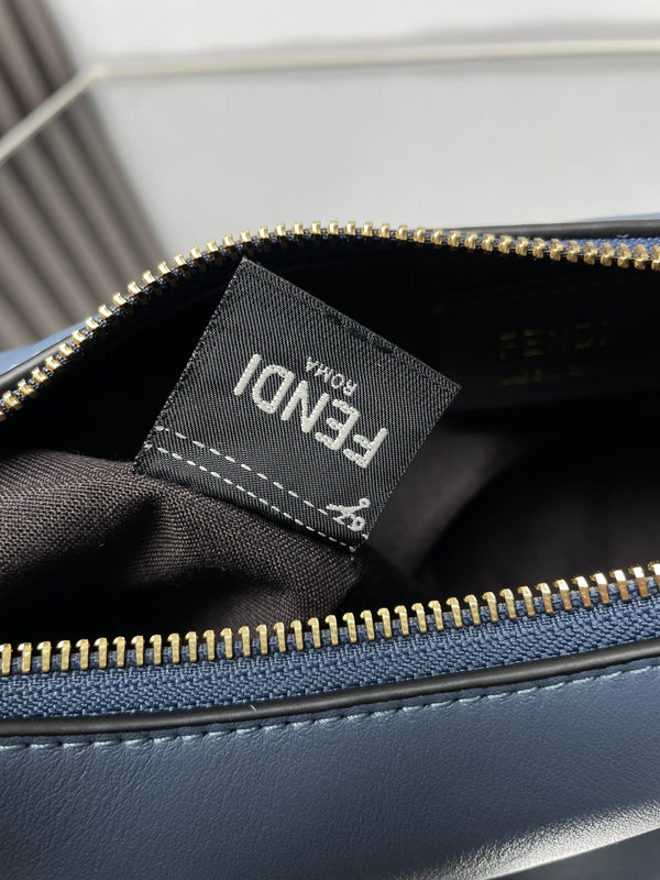 FENDIGRAPHY MEDIUM 29 IN PELLE DI AGNELLO LISCIA QUEEN CON FERRAMENTA ORO