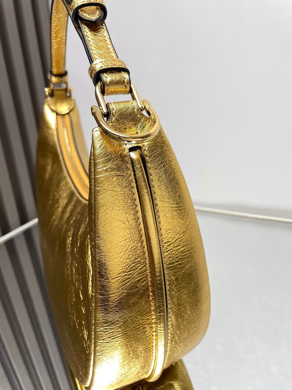 FENDIGRAPHY MEDIUM 29 IN GOLD METALLIC SMOOTH LAMBSKIN GOLD HARDWARE