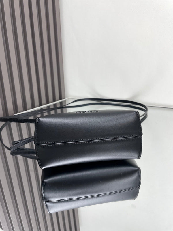 BY THE WAY MINI 18 IN BLACK EMBOSSED CALFSKIN GOLD HARDWARE