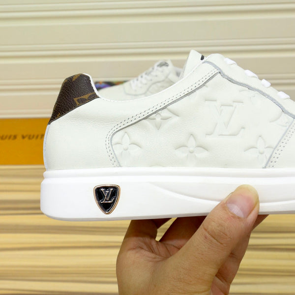LV TRAINERS WHITE CALFSKIN AND RUBBER