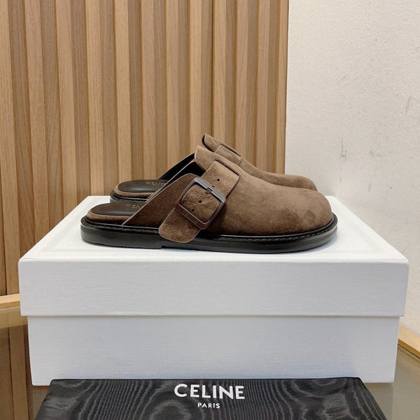 Pantofole in pelle scamosciata con fibbia color caramello