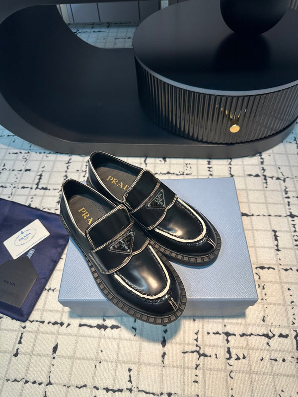 PRA SCHOCOLATE BRUSHED LOAFERS BLACK AND WHITE BORDER CALFSKIN