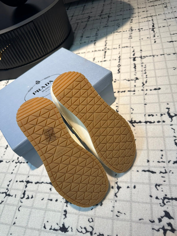 MOCASSINI SPORTIVI PRA IN PELLE DI VITELLO BIANCA