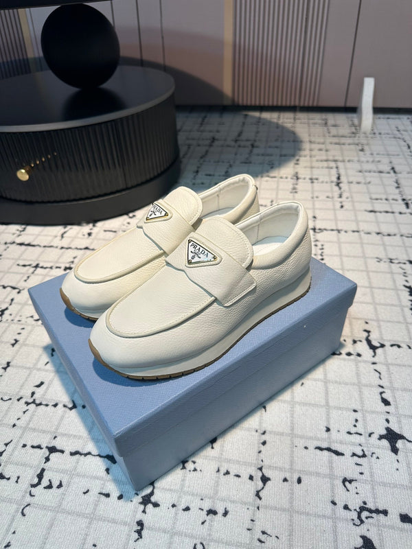 MOCASSINI SPORTIVI PRA IN PELLE DI VITELLO BIANCA