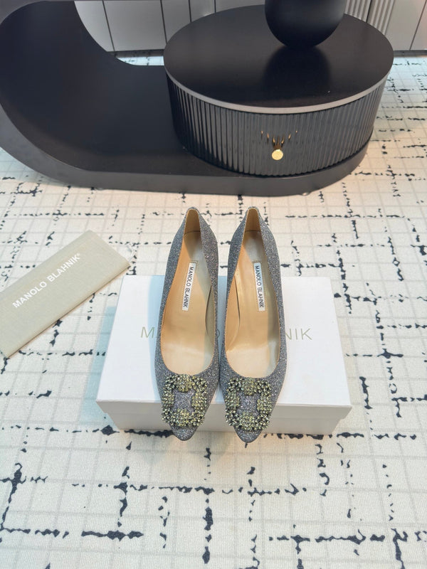 Hangisi 70 Silver Glitter Fabric Leather Jewel Buckle Pumps 912614