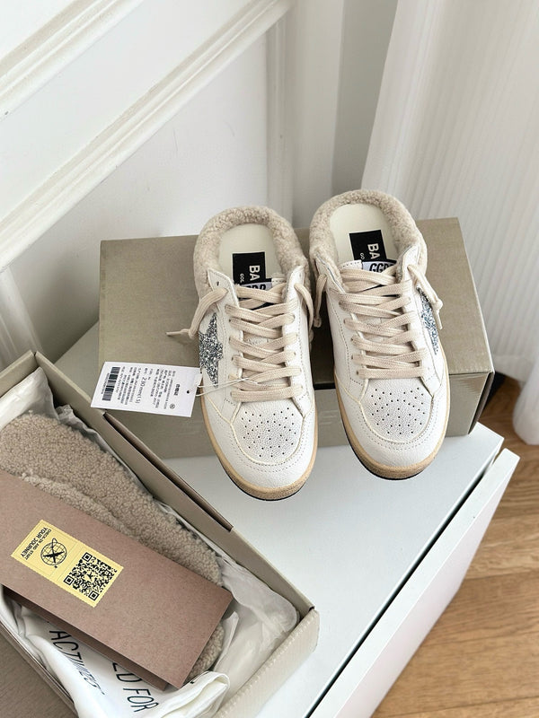 SUPER-STAR SABOTS IN WHITE CALFSKIN SHEARING LINING AND GLITTER WHITE STAR