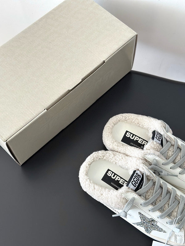 SUPER-STAR SABOTS IN WHITE CALFSKIN WITH GLITTER WHITE STAR