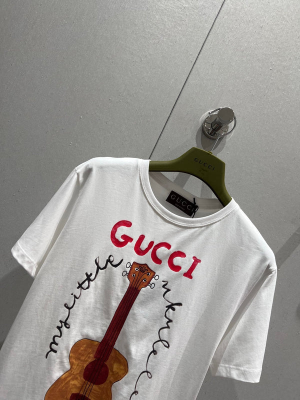 Gucci 25 Cartoon Guitar Print T-shirt a maniche corte in cotone bianco 215699