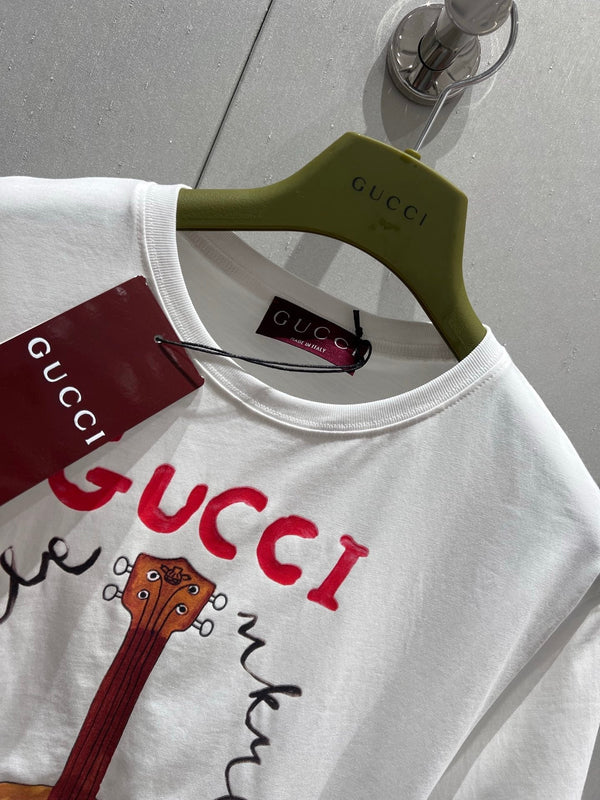 Gucci 25 Cartoon Guitar Print T-shirt a maniche corte in cotone bianco 215699
