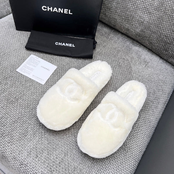 CC Slippers White Fleece