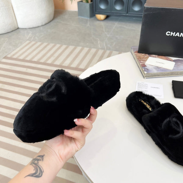 CC Slippers Black Fleece